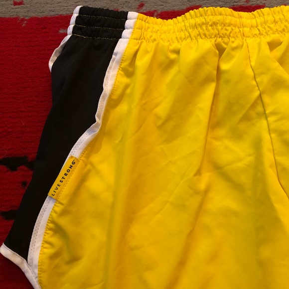 Nike Dri Fit Livestrong shorts Size Medium - Picture 2 of 4